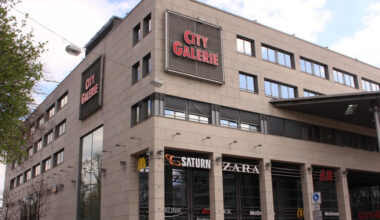 Schließung der Saturn-Filiale in Augsburg: Letzter Abverkauf in City Galerie und ungewisse Zukunft für Mitarbeiter - Radio Fantasy