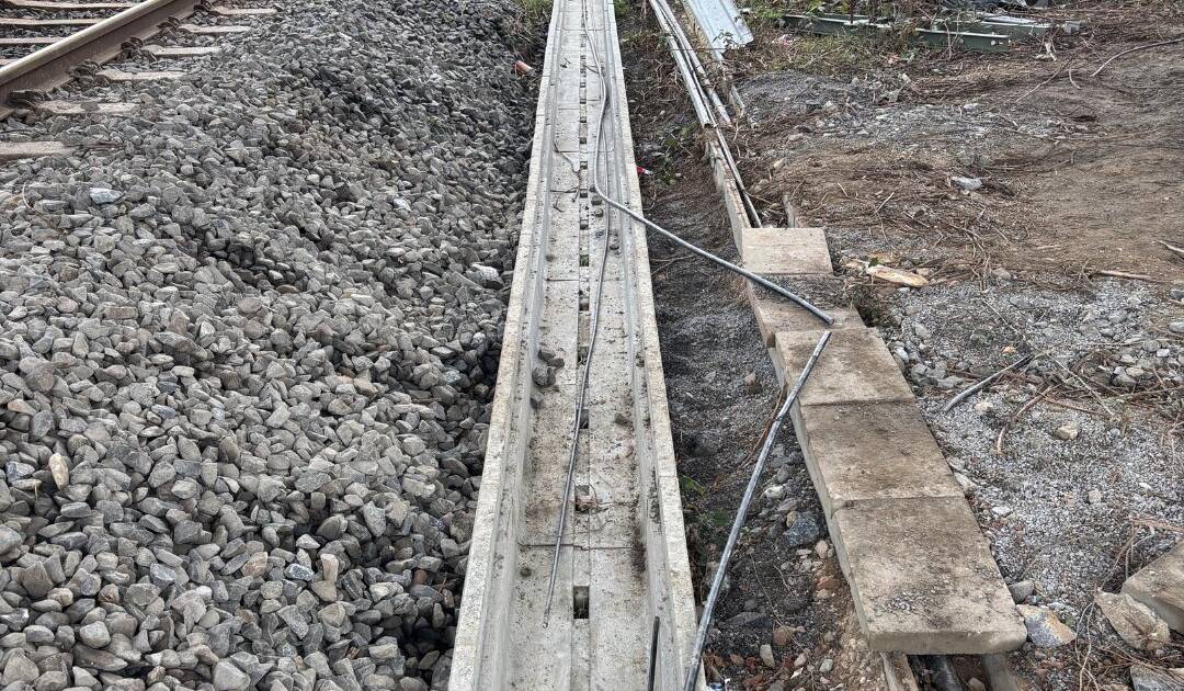 Regiobahn in Kaarst: Unbekannte schneiden Kabel durch