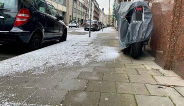 Motorräder dürfen weiter auf Gehwegen stehen