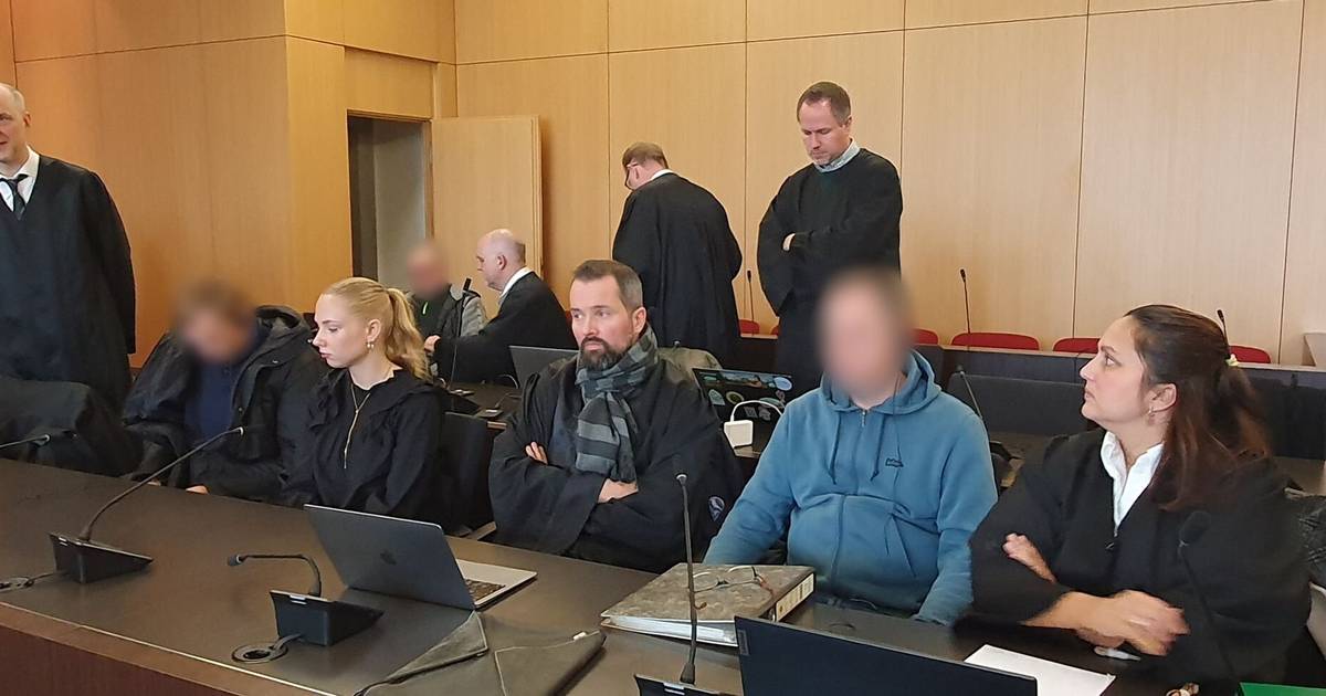 Illegale Zigarettenfabrik in Düsseldorf: Angeklagte verweisen auf Hintermänner