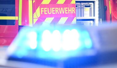 Feuerwehr Wuppertal löscht Brand in einem Härtebecken