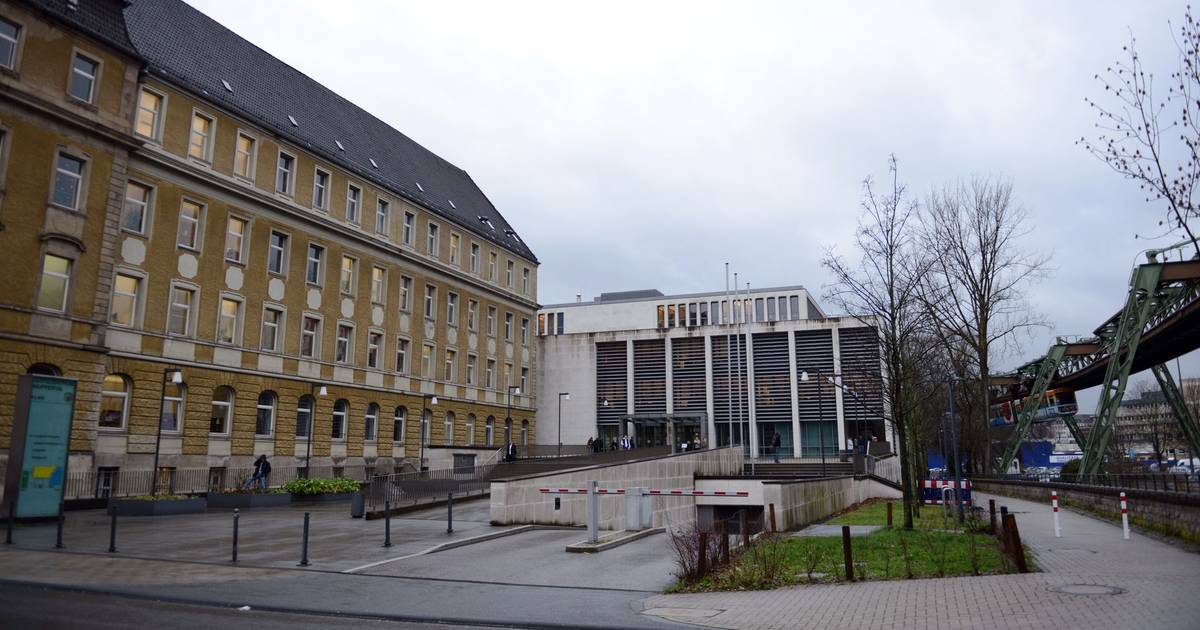 Angriff auf Busfahrer in Wuppertal: Haftstrafte für 21-Jährigen