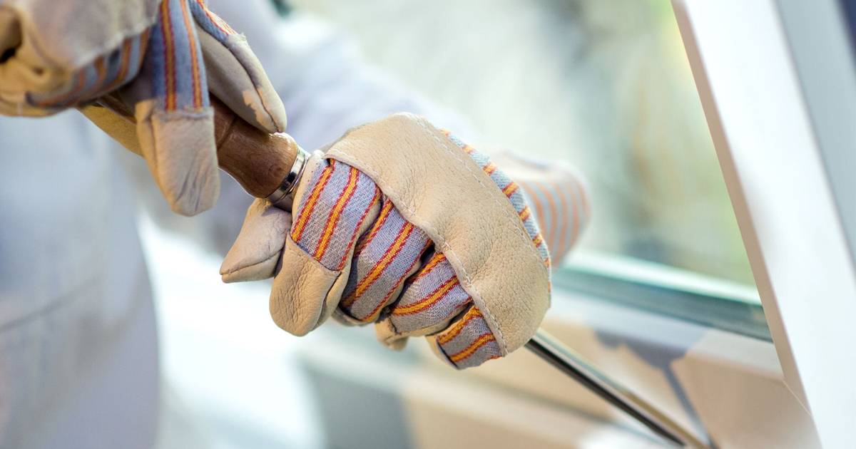 Eltern und Sohn wegen Einbrüchen angeklagt