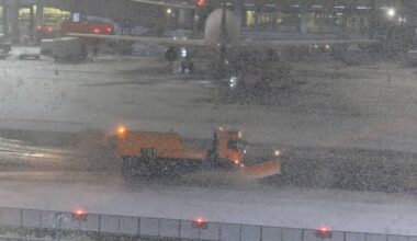 Flughafen Düsseldorf und Köln: Wintereinbruch in NRW