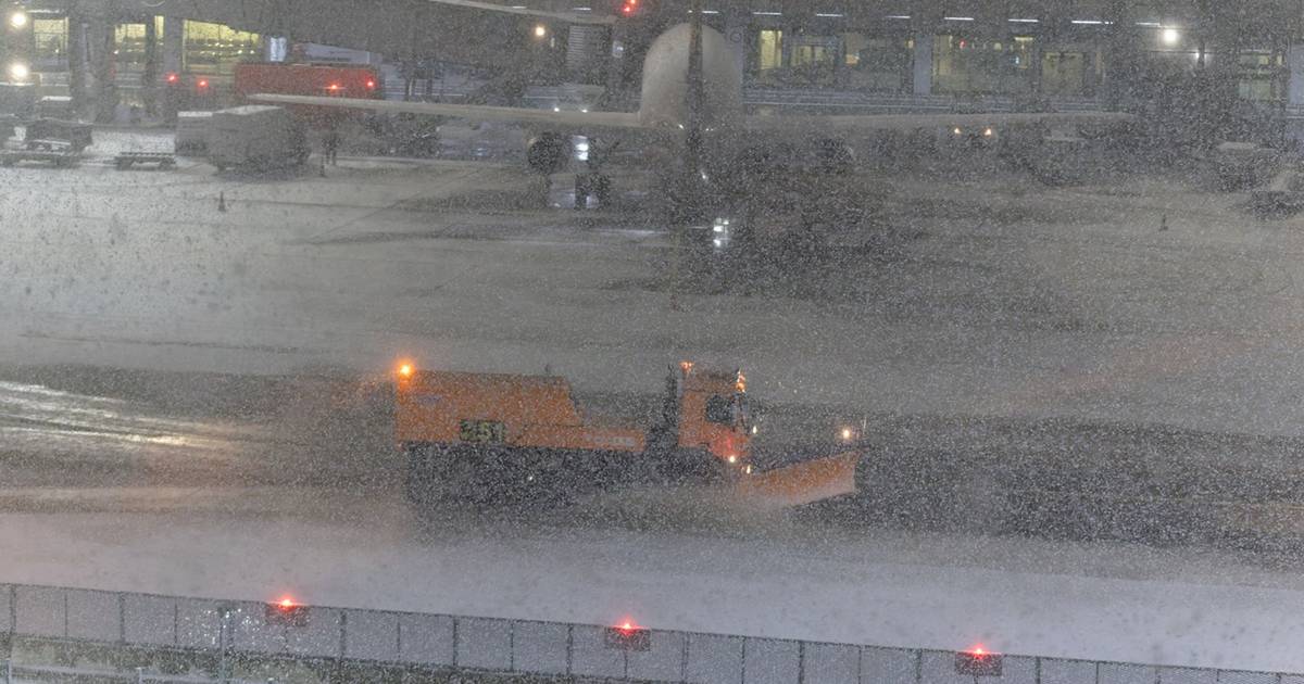 Flughafen Düsseldorf und Köln: Wintereinbruch in NRW