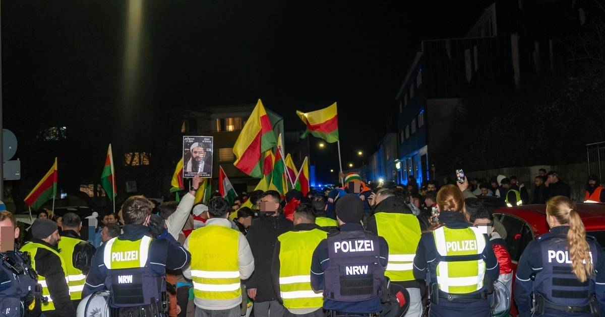 Wuppertal: Große Demo kurdischer Bürger