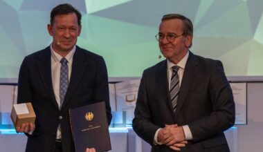 Boris Pistorius zeichnet Düsseldorf mit Bundeswehr-Preis aus