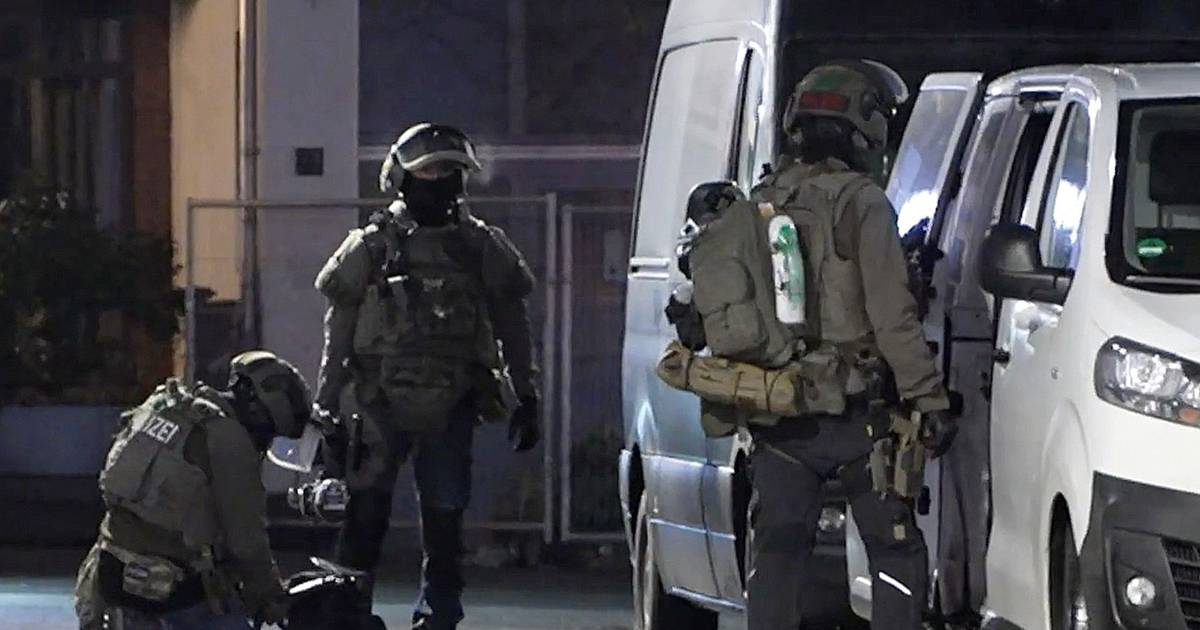 Gelsenkirchen: Polizei findet drei scharfe Waffen in Auto