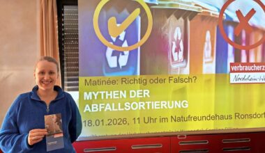 Umweltberaterin Caroline Pilling klärt über Mülltrennung auf
