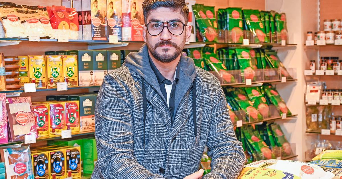 Iraner in Wuppertal bangen um die Familie