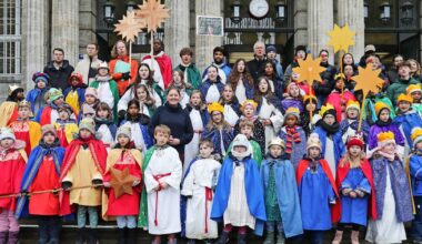 OB Miriam Scherff dankt den Wuppertaler Sternsingern