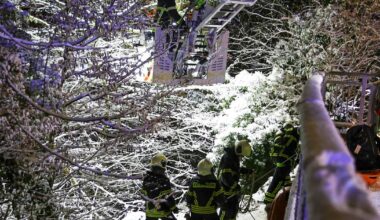 Frau rutscht acht Meter in die Tiefe