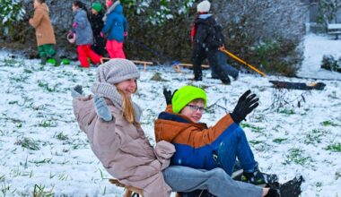 Der erste Schnee bringt in Wuppertal Freude, Ärger und viele Einsätze