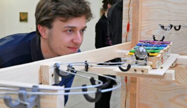 Wuppertaler Uni-Wettbewerb „Kachelcross“ prämiert beste Endlos-Kugelbahn