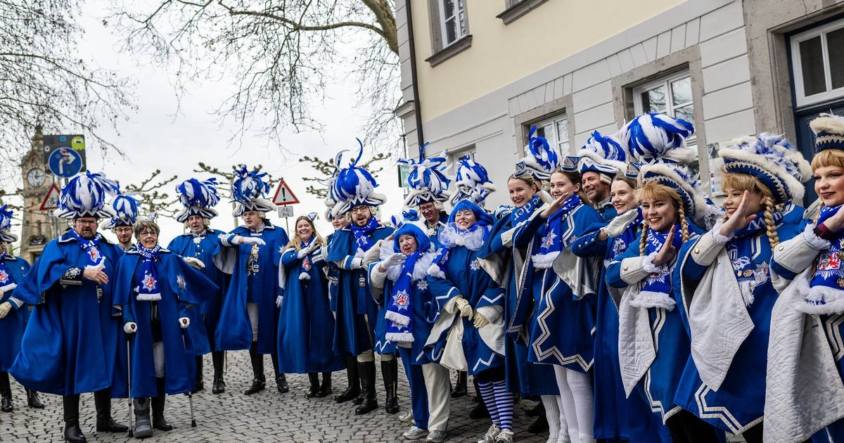 Karnevalisten eröffnen Feldlager in der Altstadt