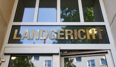 Polizist nach Schüssen auf 17-Jährigen vor Gericht