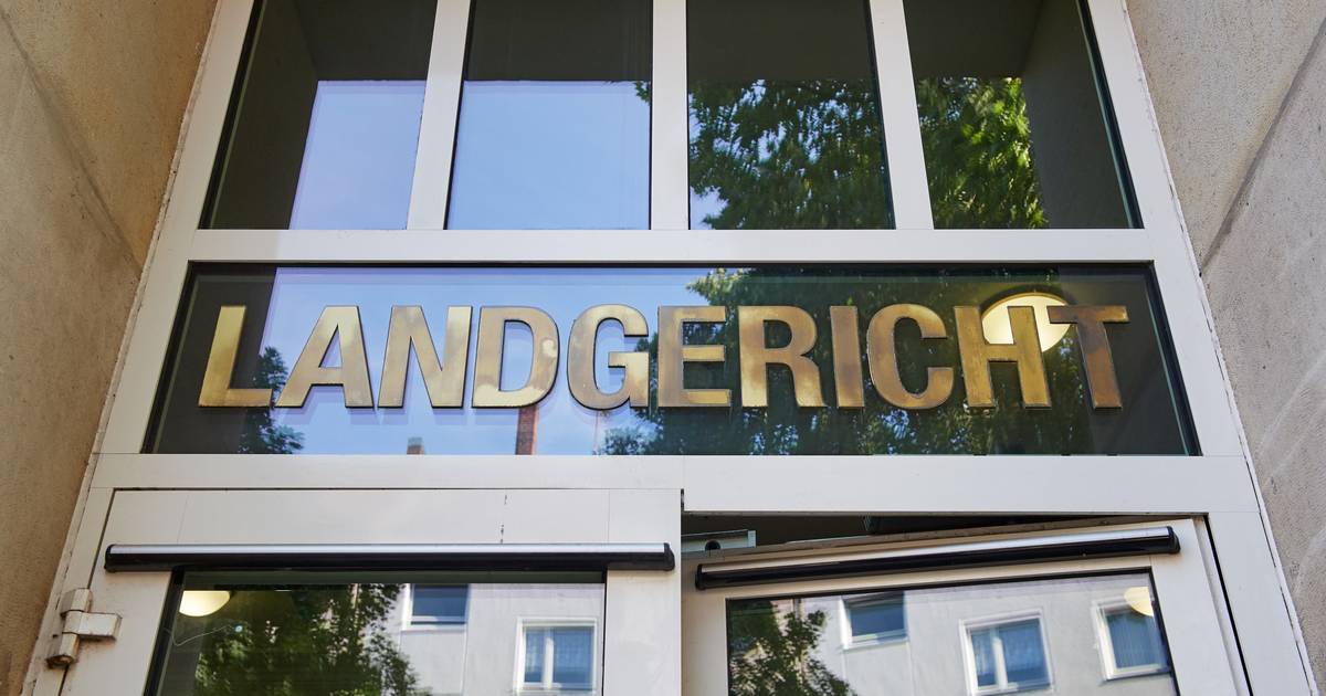 Polizist nach Schüssen auf 17-Jährigen vor Gericht