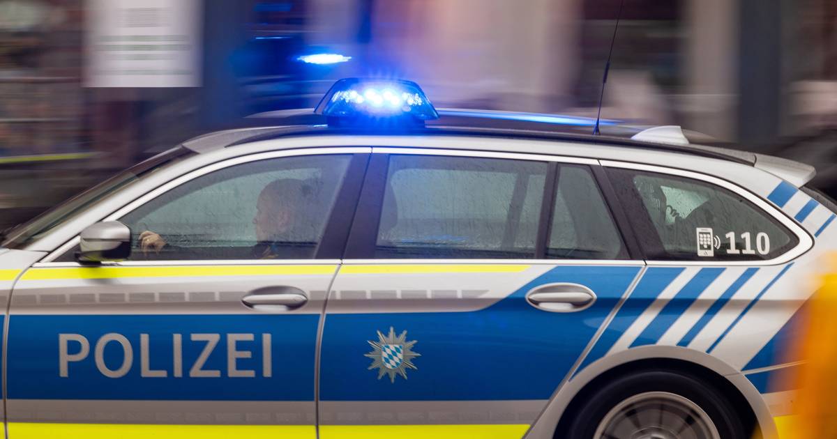14-Jähriger knallt mitten in der Nacht mit Auto in ein Verkehrsschild