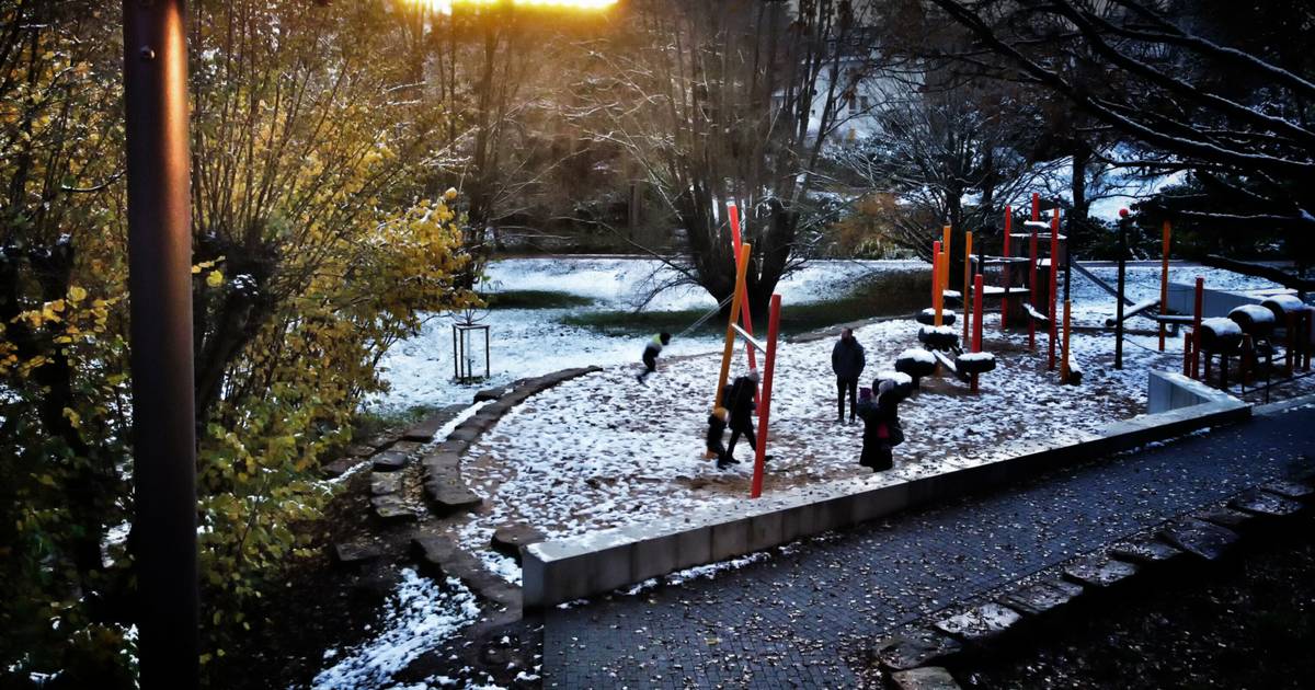 Westnetz repariert Beleuchtung im Haaner Bachtal