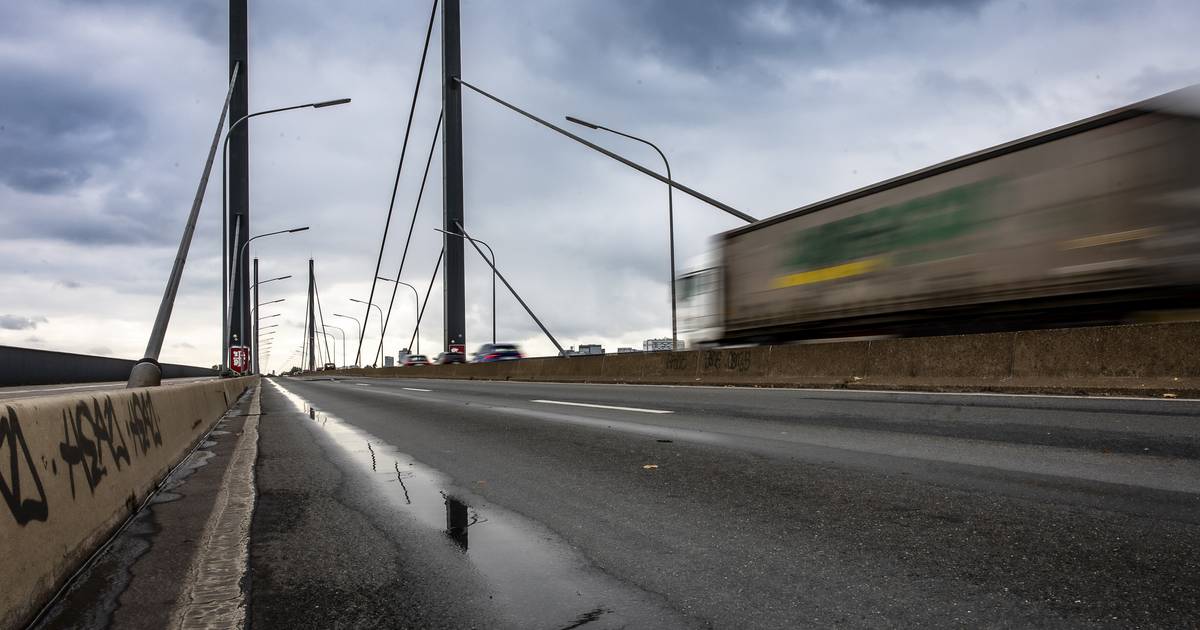 Lkw-Verbot auf Theodor-Heuss-Brücke in Düsseldorf