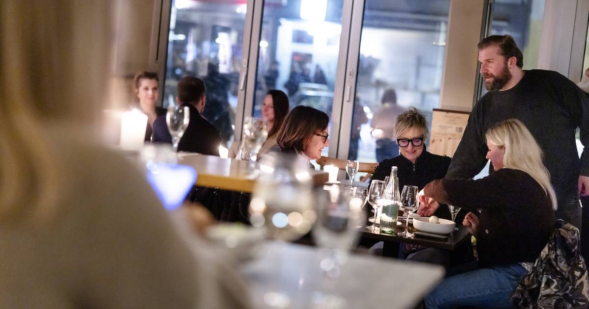 Em Brass in Düsseldorf - Speisekarte, Öffnungszeiten, Ambiente