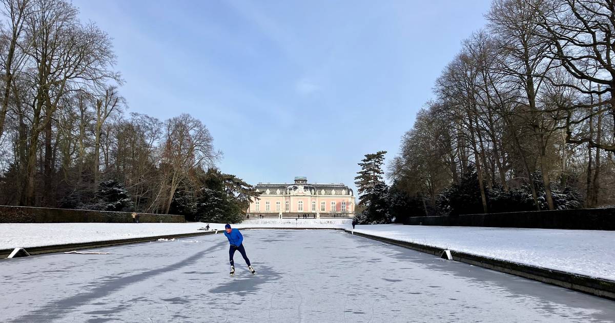 Winter in Düsseldorf: Schlittschuhlaufen an Schloss Benrath