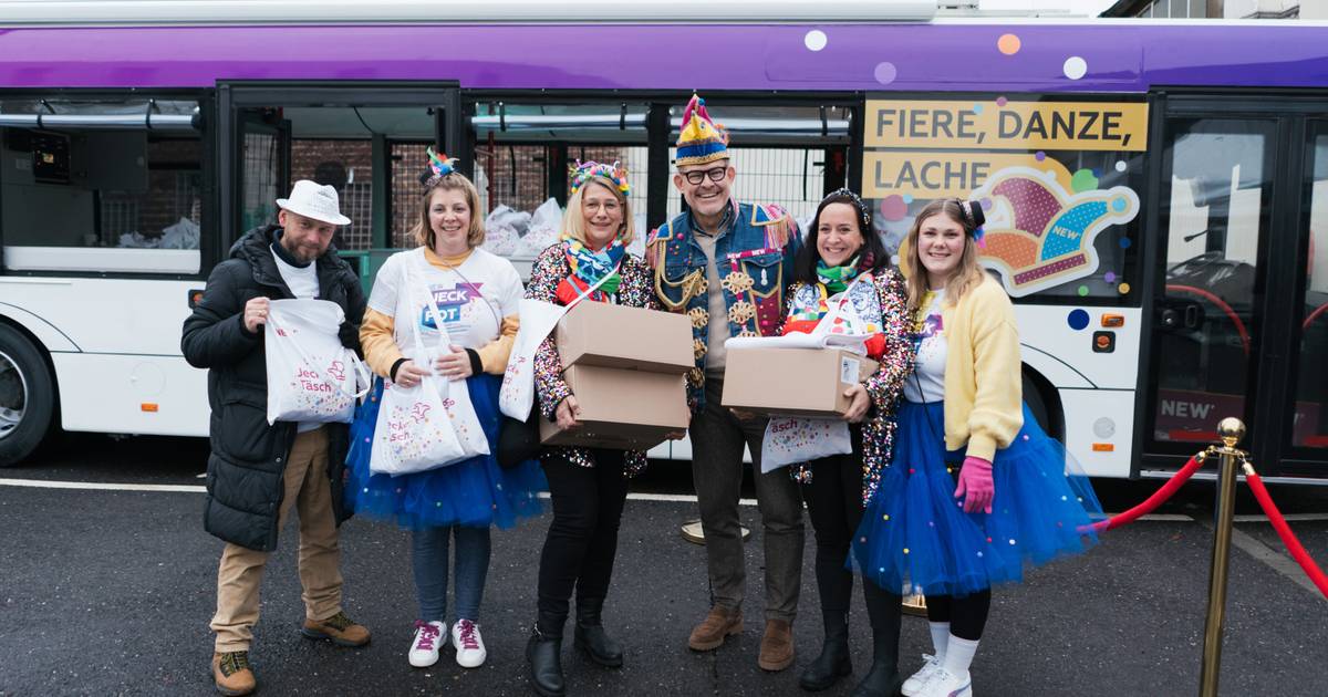 NEW übergibt 200.000 „Jecke Täsch“ an Karnevalsgruppen