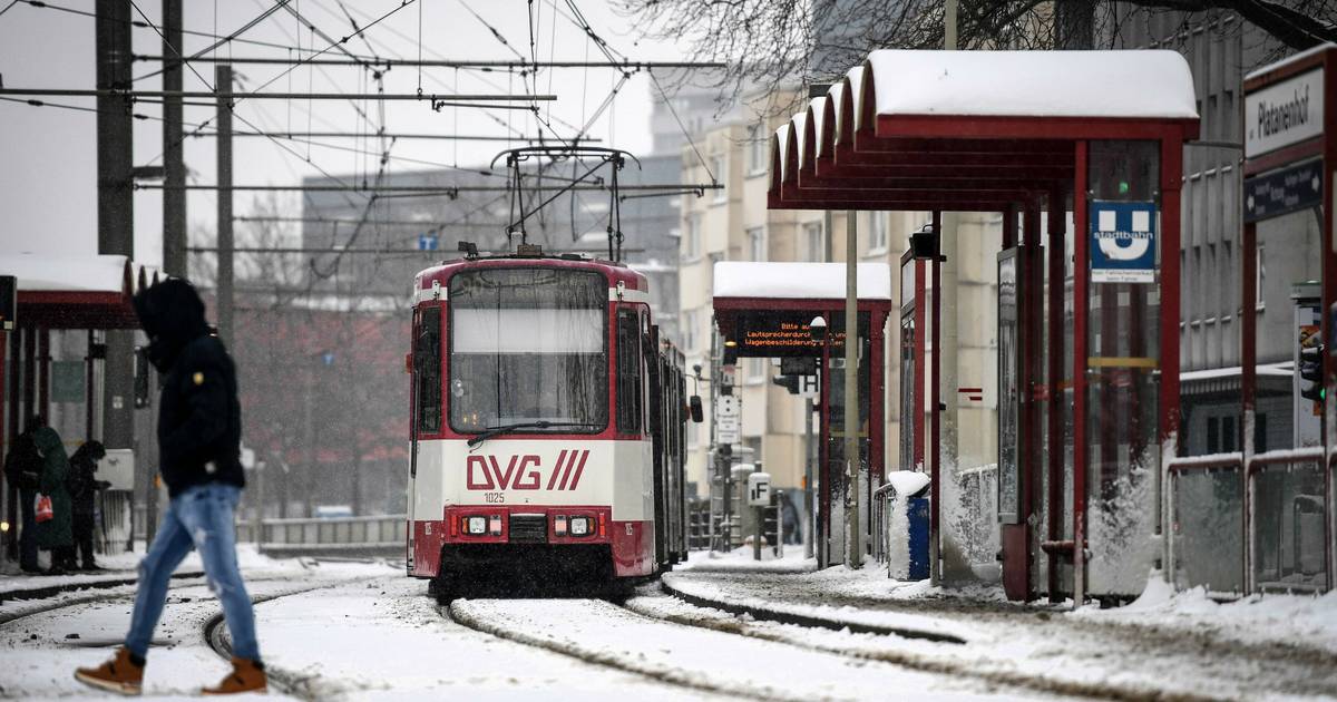 Mann bedroht Fahrgast in der 903 mit Schreckschusspistole