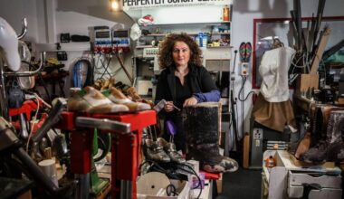 Lika Chkhutiashvili fertigt Schuhe für die Bühne