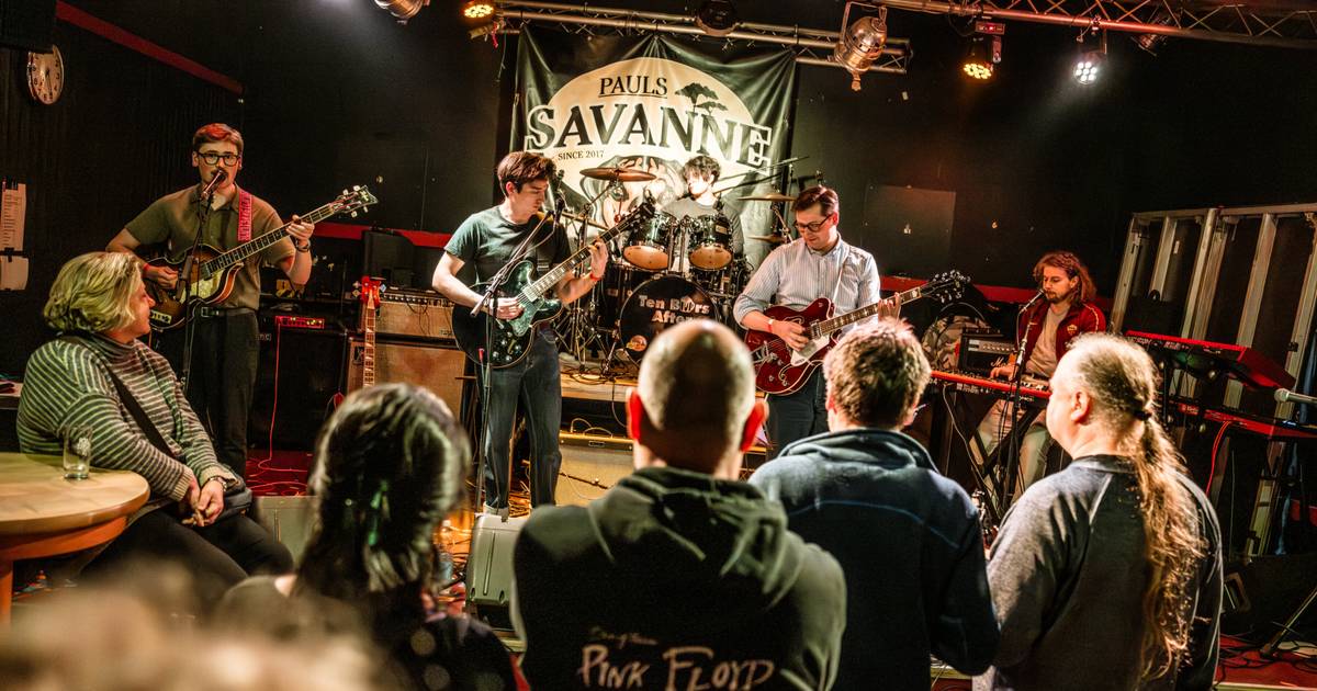 Rockfestival mit spontanen Gästen auf der Bühne