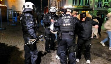 Silvesterabend in Düsseldorf – Polizei mit Hunderten Kräften im Einsatz