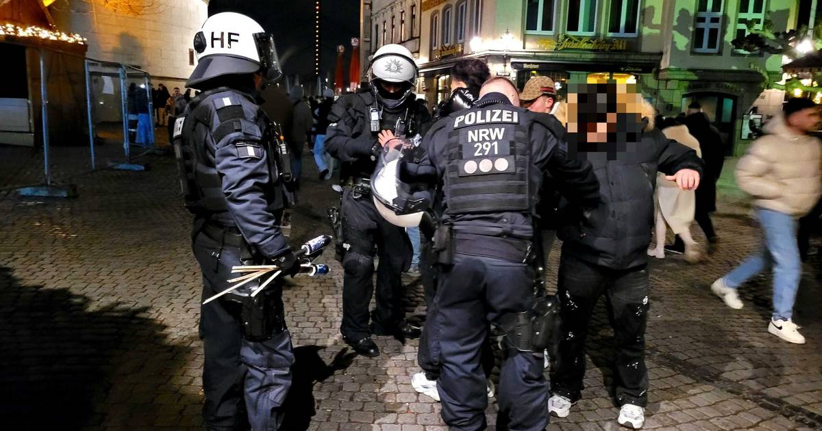 Silvesterabend in Düsseldorf – Polizei mit Hunderten Kräften im Einsatz