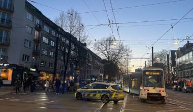 Düsseldorf Wehrhahn: Straßenbahn aus Gleisen gesprungen