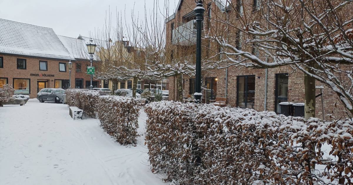 Mit Räumfahrzeugen und tonnenweise Salz gegen glatte Straßen