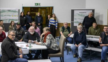 Bürger reden beim Blau-Grünen Band mit