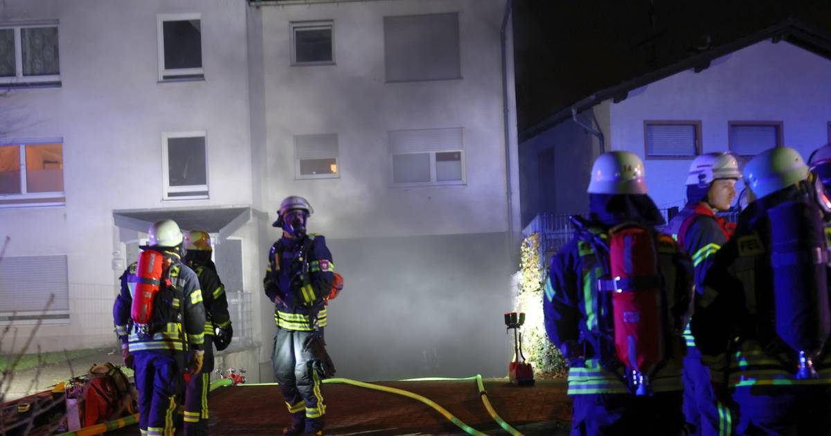 Tiefgarage brennt in Bonn-Endenich - mehr als 50 Menschen evakuiert