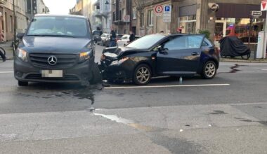 Drei Verletzte bei Unfall mit Lieferwagen an der Roßstraße