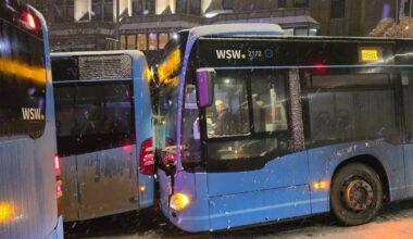 Verkehrsunfall in Wuppertal: Zwei Linienbusse stoßen zusammen