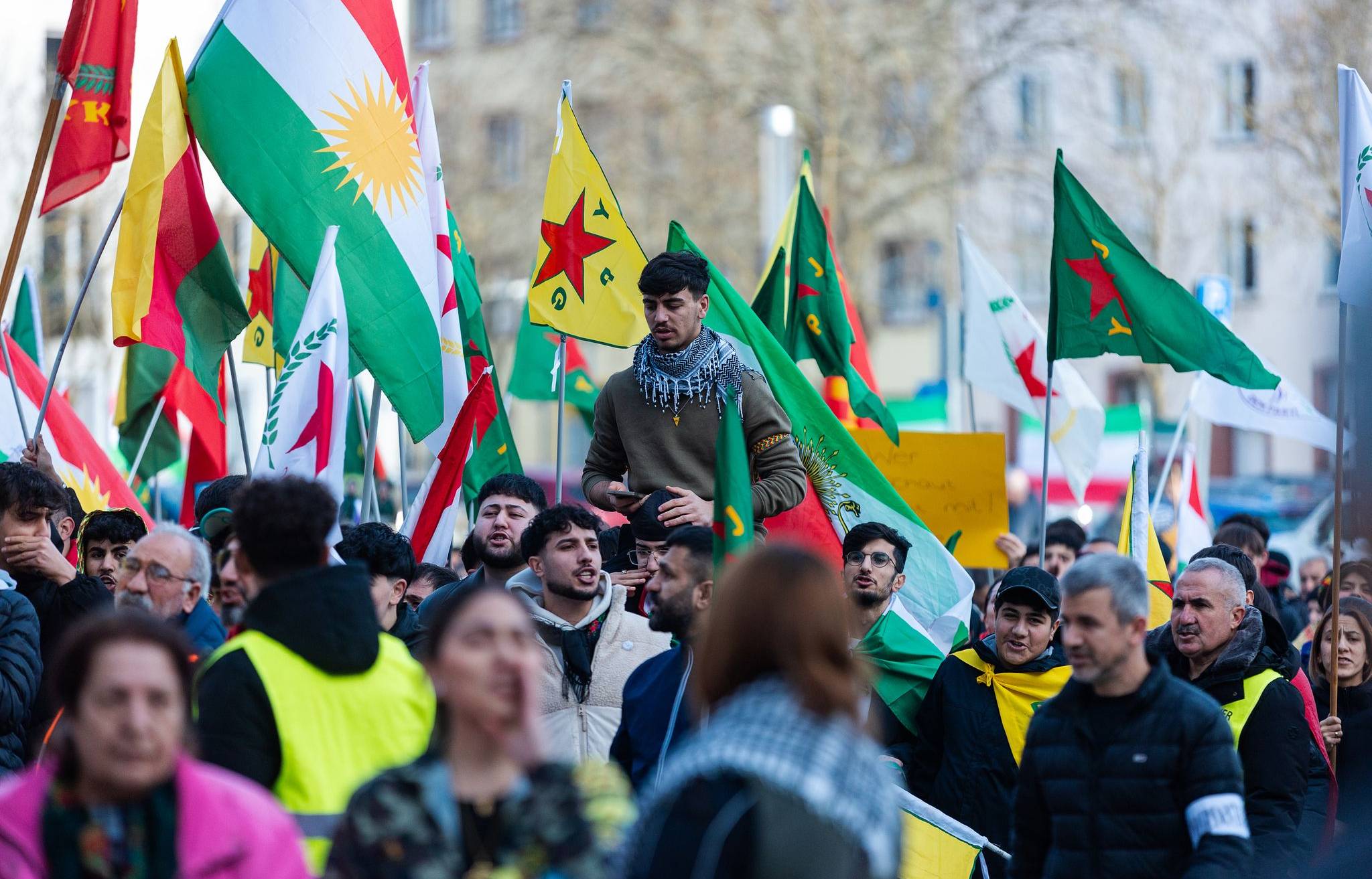  Mit einer Demo am 17. Januar in Saarbrücken sollte Solidarität mit den Kurden in den kurdischen Gebieten im Iran und im Norden von Syrien ausgedrückt werden. Am Samstag steht eine Demo in Bonn an. 
