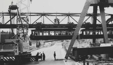 Die Schwebebahn durch die Linse von Kurt Keil