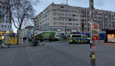 Düsseldorfer Hauptbahnhof: LKW fährt auf Gleise