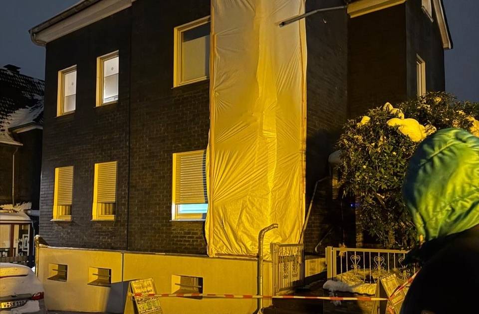 THW sichert nicht mehr standsicheres Haus in Ronsdorf
