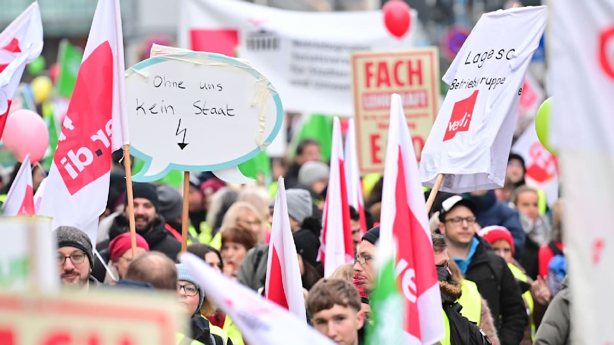 Einschränkungen an Schulen und Ämtern wegen Warnstreiks