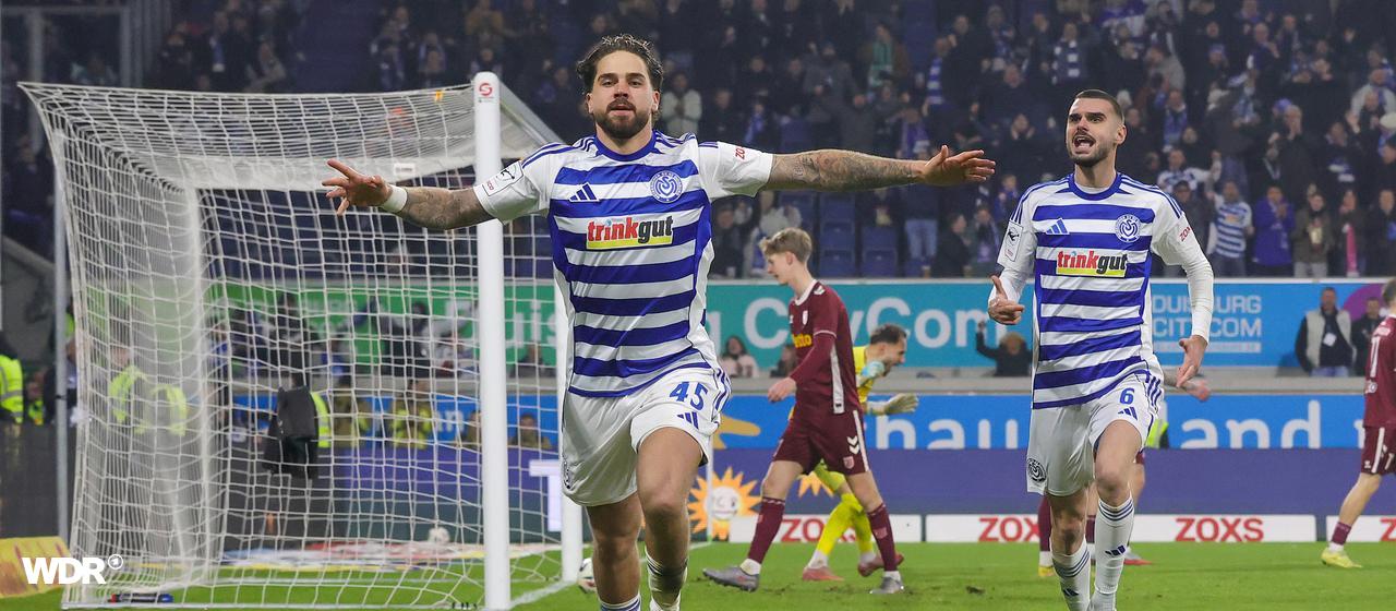 Lex Tyger Lobinger vom MSV Duisburg jubelt über sein Tor zum 2:0 im Spiel gegen Regensburg.