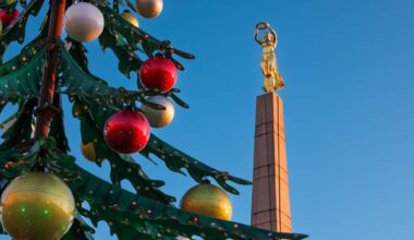 Wolkenfreier Himmel, klare Sicht und eine leuchtende Gëlle Fra – beste Voraussetzungen für dieses Fotomotiv auf der Place de la Constitution.