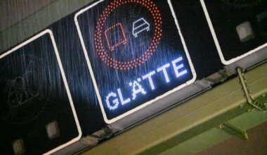 Polizei Gersthofen berichtet von Unfall auf der B2 bei Schneeglätte