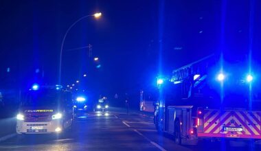 Feuerwehr Leverkusen in Nacht wegen Saunabrand gerufen
