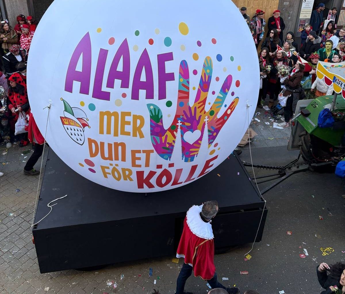 Kamellespende für Karnevalszüge in den Veedeln