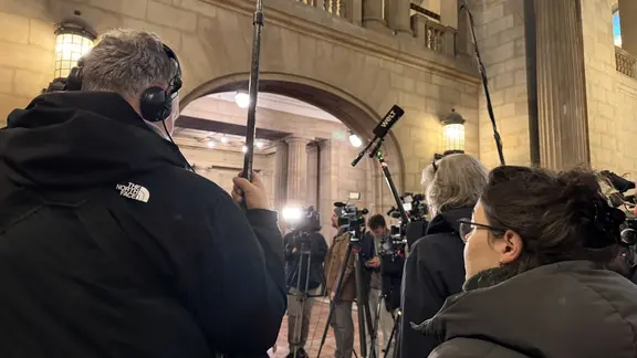 Journalisten vor dem Start des "White-Tiger"-Prozesses.