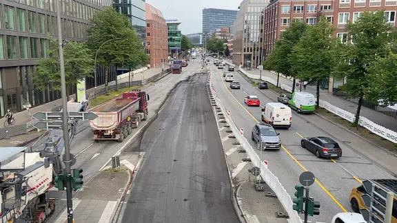 Eine Baustelle aus fer Willy-Brand-Straße in Hamburg.